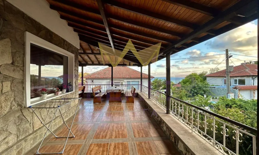 Впечатляваща двуетажна къща в град Балчик - - снимка 5 - Имоти Премиер