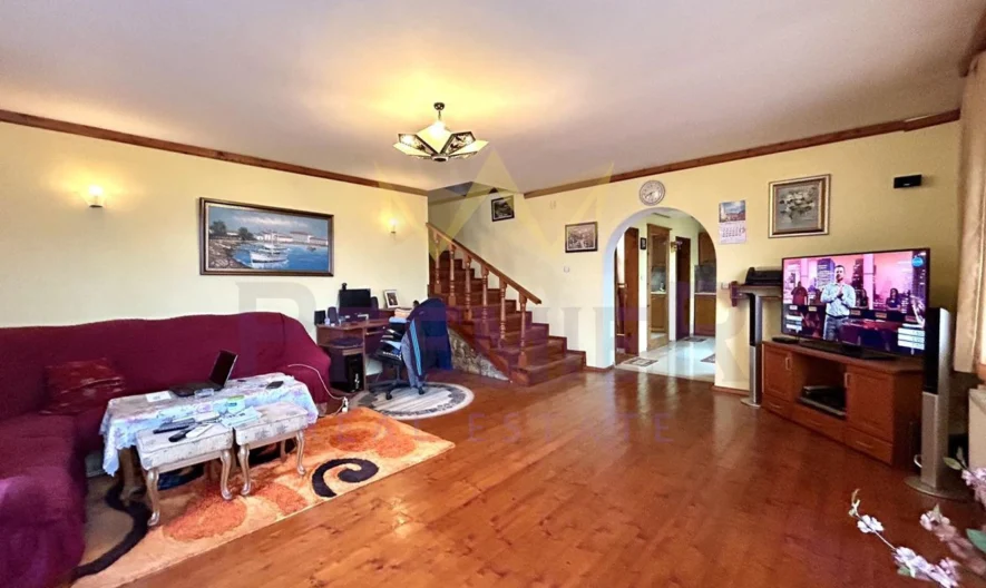 Впечатляваща двуетажна къща в град Балчик - - снимка 6 - Имоти Премиер