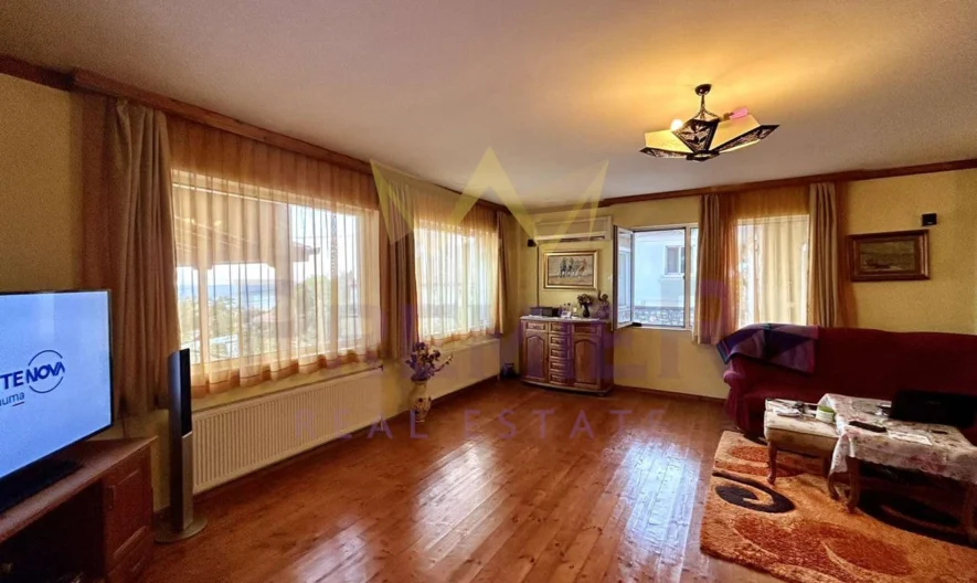 Впечатляваща двуетажна къща в град Балчик - - снимка 7 - Имоти Премиер