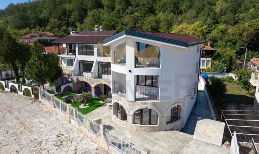 WONDERFUL HOUSE WITH SEA VIEW! VERY GOOD LOCATION! -  - snimka 2 - Imoti Premier