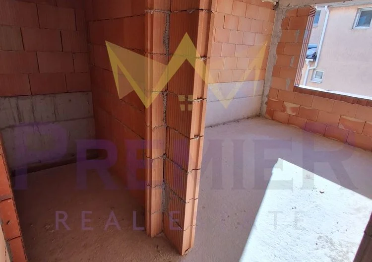 Южен тристаен апартамент Варна Изгрев на ТОП ЦЕНА -  - снимка 10 - Имоти Премиер