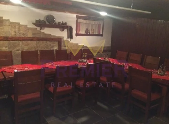 Заведение в центъра на Долни чифлик - - снимка 1 - Имоти Премиер