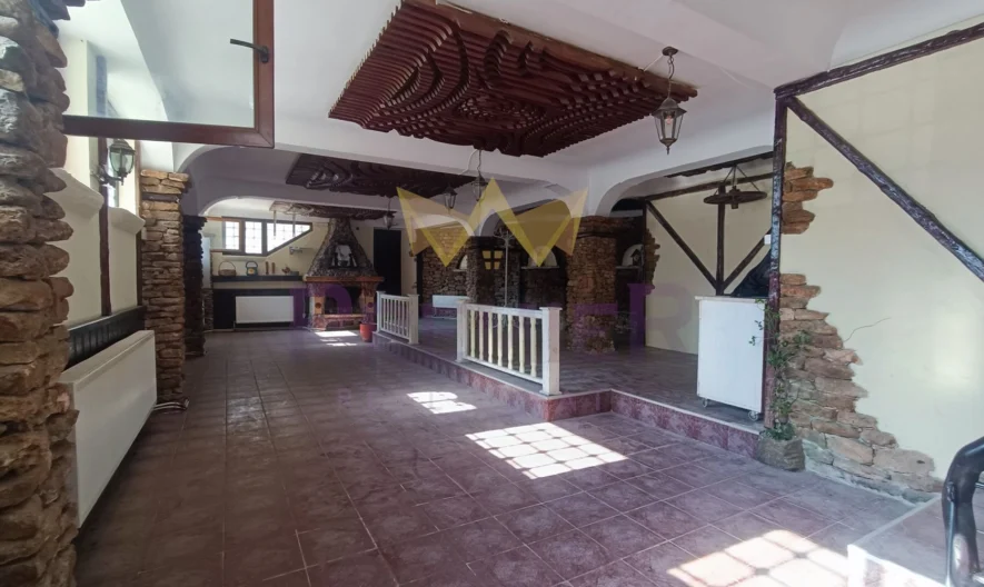 Заведение за обществено хранене – 136 кв.м. на топ локация в административния център на гр. Каварна, обл. Добрич -  - снимка 1 - Имоти Премиер