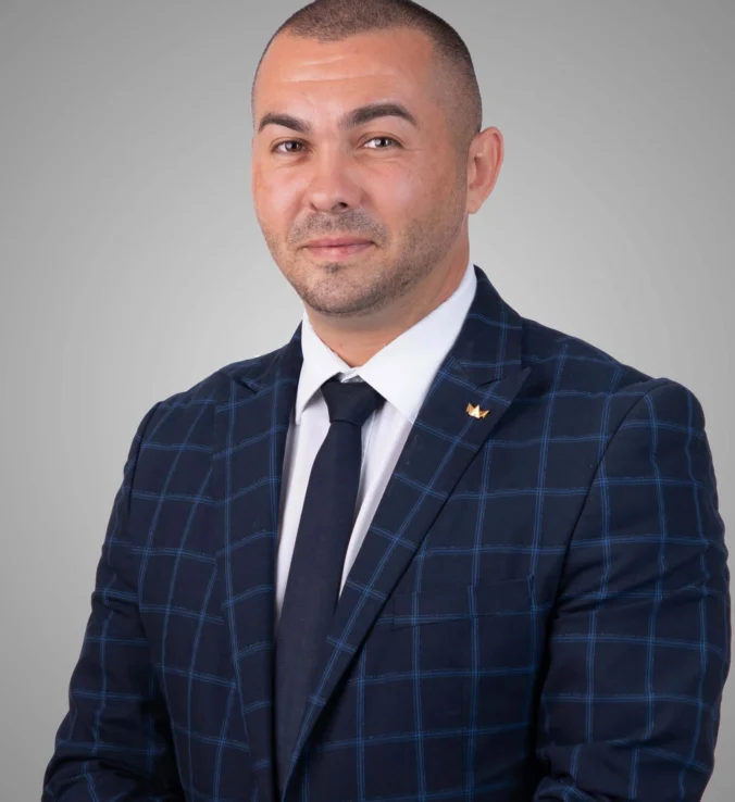 Тристаен апартамент ЛЕВСКИ - ИМОТИ ПРЕМИЕР - Агенция за недвижими имоти