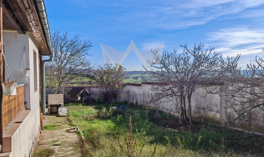 Живот сред спокойствие-къща в с.Маринка - - снимка 5 - Имоти Премиер