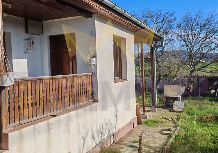 Живот сред спокойствие-къща в с.Маринка - - снимка 8 - Имоти Премиер