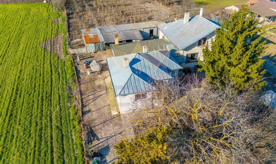 Zwei Häuser in einem Hof (3689 m²), Dorf Mogilishte, Gemeinde Kavarna, Gebiet Dobritsch. - - snimka 2 - Imoti Premier