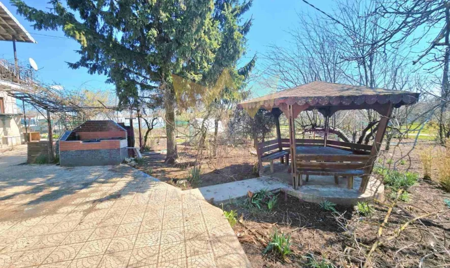 Zwei Häuser in einem Hof (3689 m²), Dorf Mogilishte, Gemeinde Kavarna, Gebiet Dobritsch. - - snimka 6 - Imoti Premier