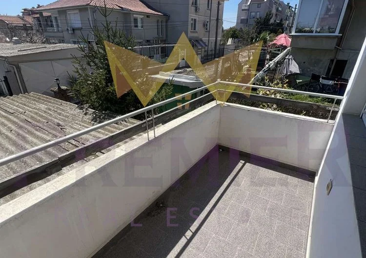 🏡 Zwei separate Etagen eines dreistöckigen Hauses mit Hof im Dorf Ravda, nahe dem Zentrum - - snimka 17 - Imoti Premier