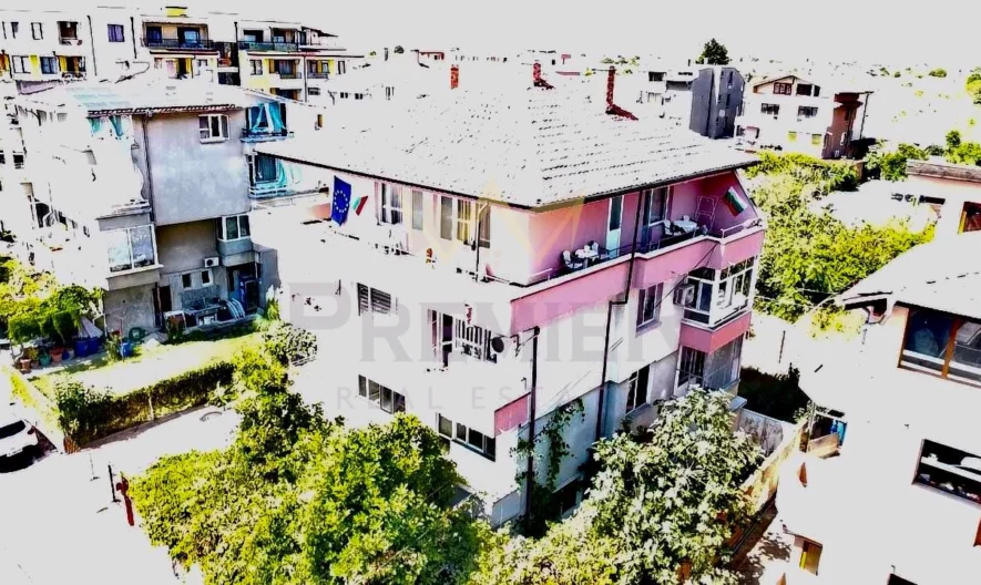 🏡 Zwei separate Etagen eines dreistöckigen Hauses mit Hof im Dorf Ravda, nahe dem Zentrum - - snimka 2 - Imoti Premier