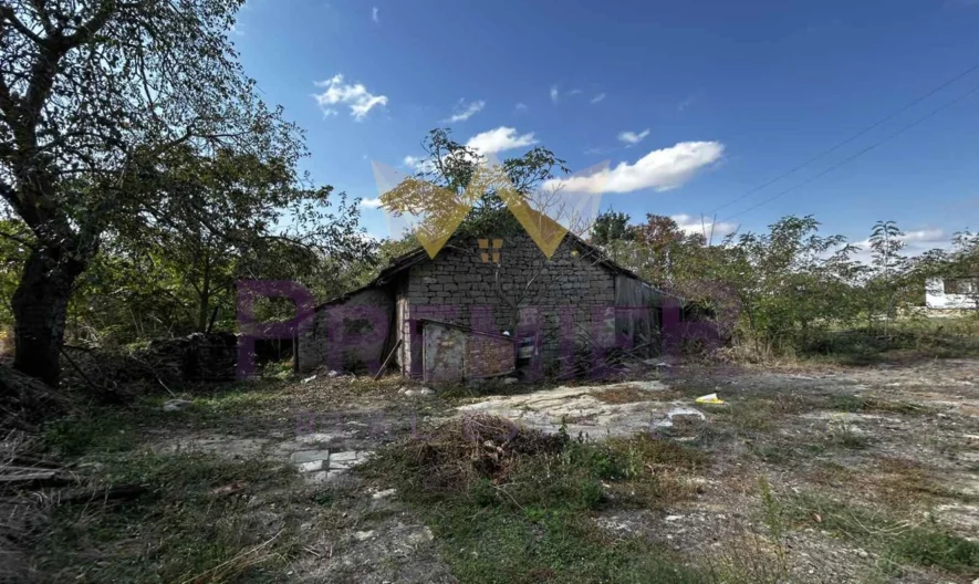 Zweistöckiges Backsteinhaus im Dorf Awren -  - snimka 11 - Imoti Premier