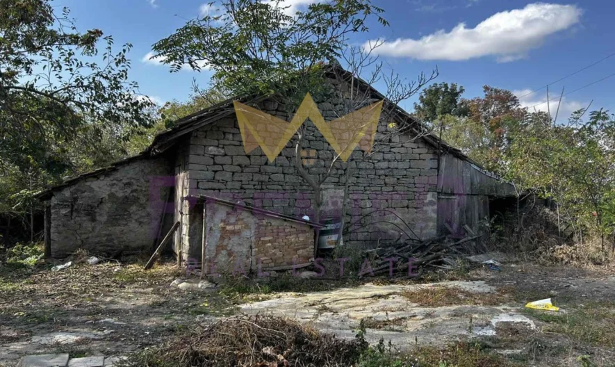 Zweistöckiges Backsteinhaus im Dorf Awren -  - snimka 14 - Imoti Premier