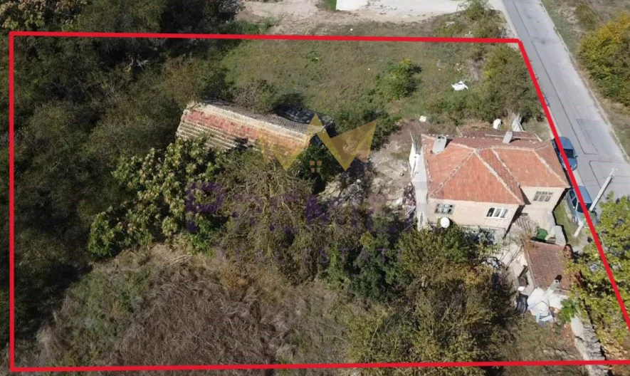 Zweistöckiges Backsteinhaus im Dorf Awren -  - snimka 2 - Imoti Premier