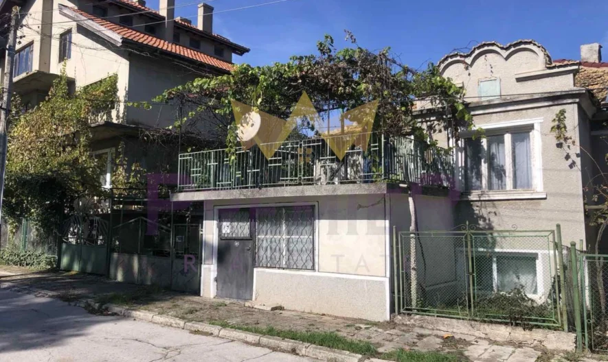 Zweistöckiges Haus in der Stadt Valchi Dol, Gebiet Varna - - snimka 1 - Imoti Premier
