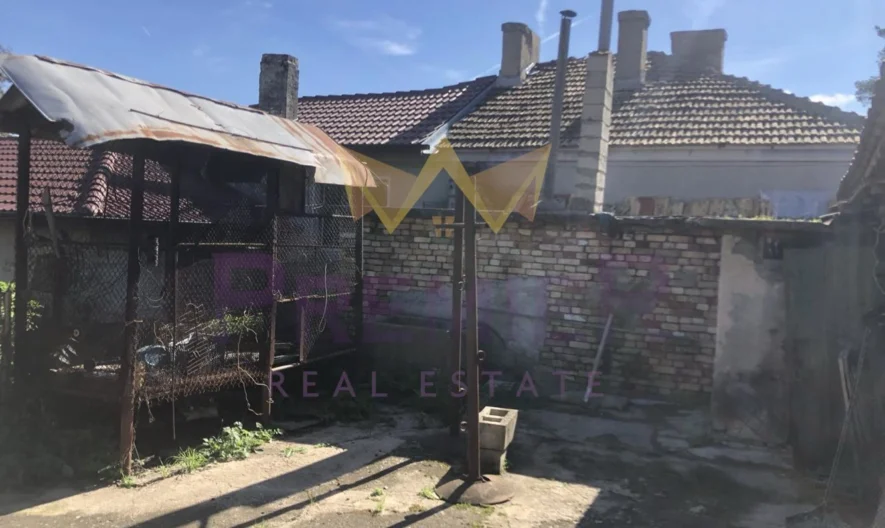 Zweistöckiges Haus in der Stadt Valchi Dol, Gebiet Varna - - snimka 17 - Imoti Premier