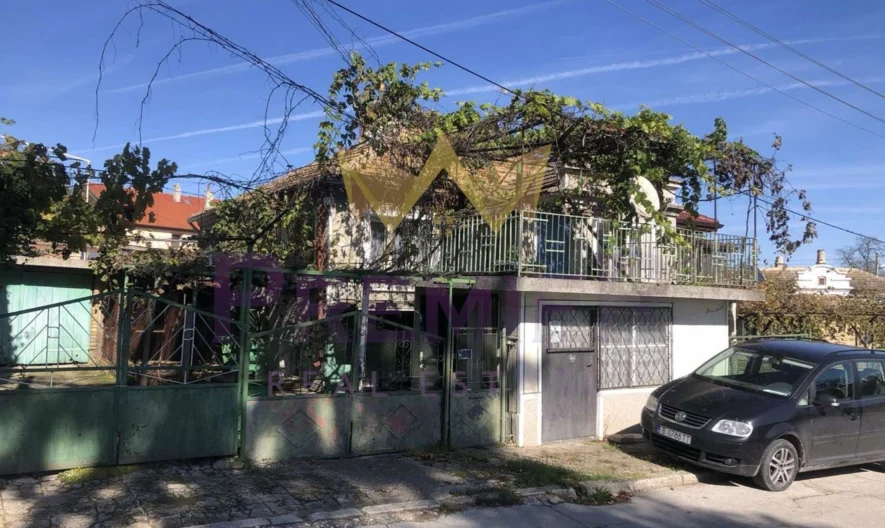 Zweistöckiges Haus in der Stadt Valchi Dol, Gebiet Varna - - snimka 2 - Imoti Premier