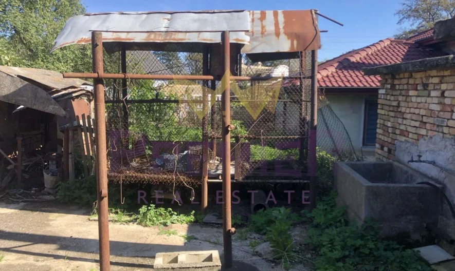 Zweistöckiges Haus in der Stadt Valchi Dol, Gebiet Varna - - snimka 20 - Imoti Premier