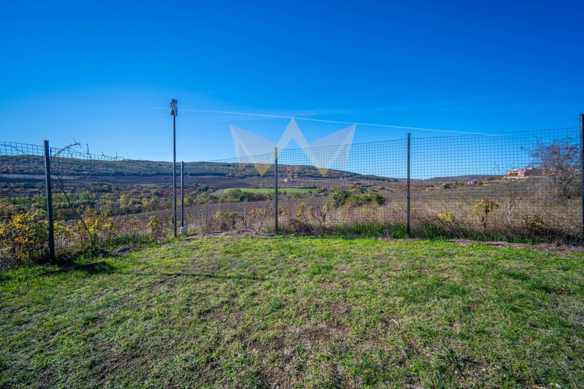 Самостоятелна едноетажна къща с двор в затворен комплекс с морска панорама до с. Кранево. - ИМОТИ ПРЕМИЕР - Агенция за недвижими имоти