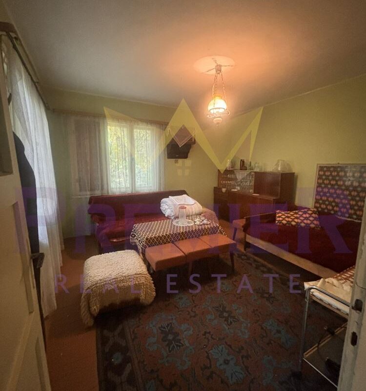 Двуетажна къща в гр. Вълчи дол, обл.Варна - ИМОТИ ПРЕМИЕР - Агенция за недвижими имоти