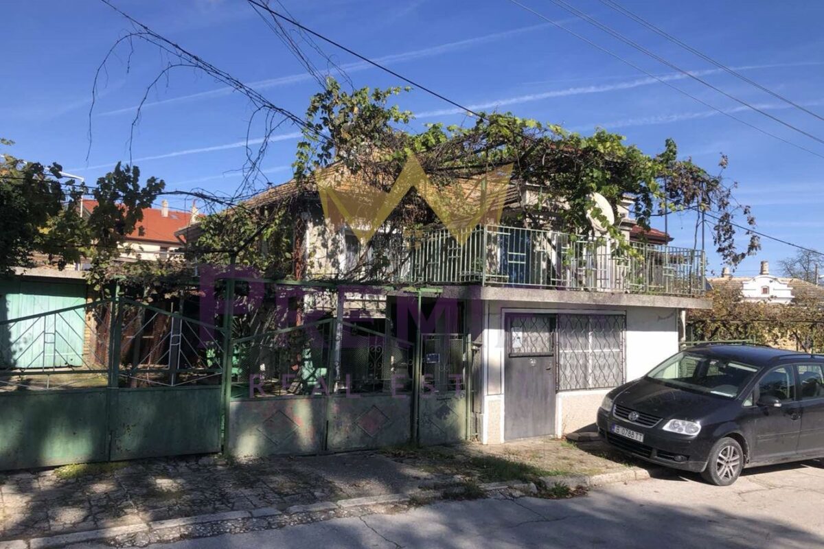 Двуетажна къща в гр. Вълчи дол, обл.Варна - ИМОТИ ПРЕМИЕР - Агенция за недвижими имоти