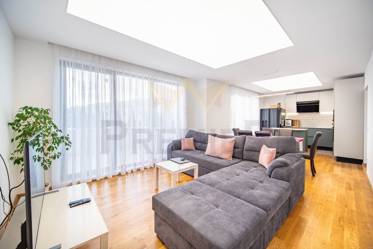 Четиристаен апартамент завършен до ключ с двоен гараж в района на Бриз - ИМОТИ ПРЕМИЕР - Агенция за недвижими имоти