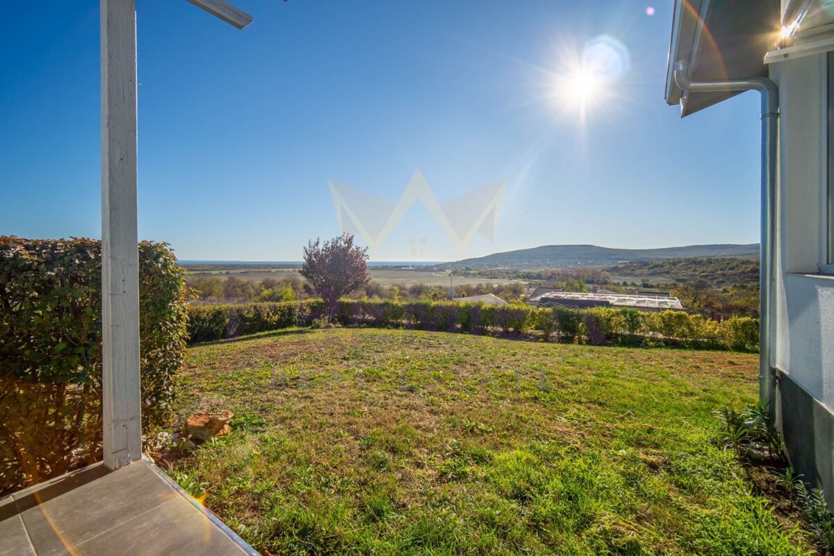 Самостоятелна едноетажна къща тип близнак с двор в затворен комплекс с морска панорама до с. Кранево - ИМОТИ ПРЕМИЕР - Агенция за недвижими имоти