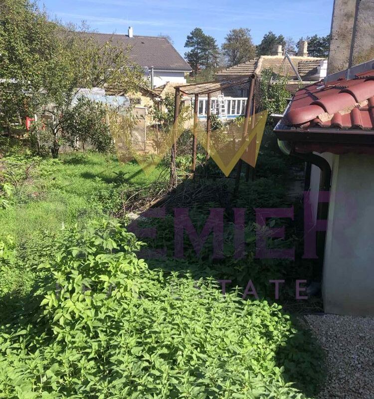 Двуетажна къща в гр. Вълчи дол, обл.Варна - ИМОТИ ПРЕМИЕР - Агенция за недвижими имоти