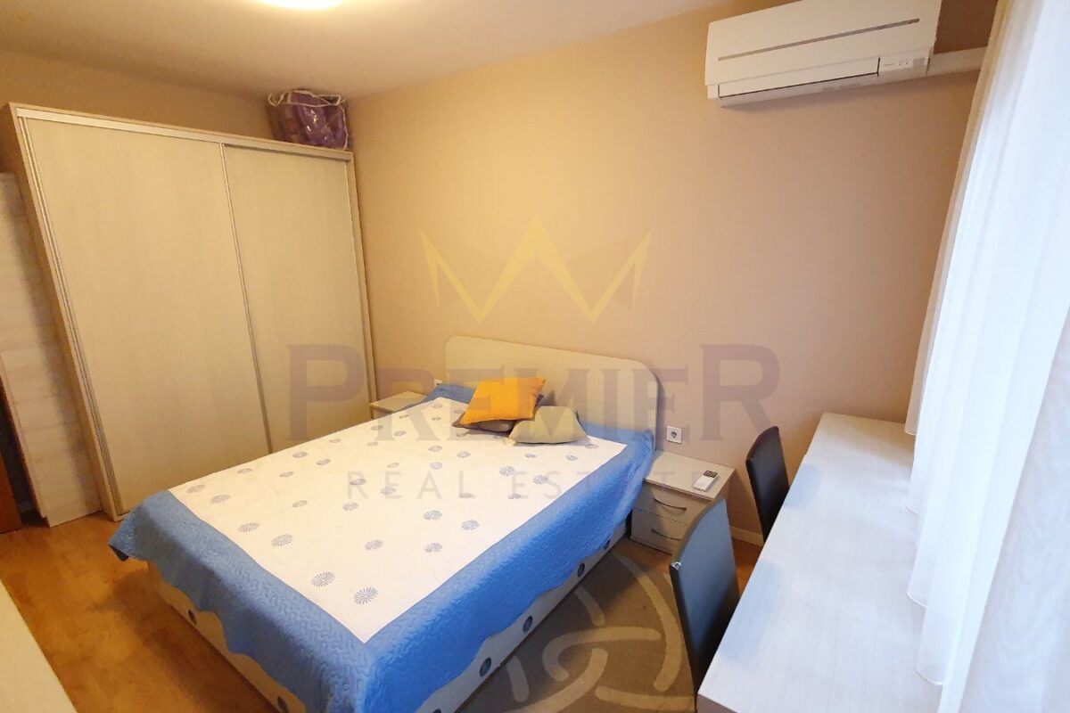 ЛУКСОЗНО ОБЗАВЕДЕН ТРИСТЕН АПАРТАМЕНТ В РАЙОНА НА НЕПТУН - ИМОТИ ПРЕМИЕР - Агенция за недвижими имоти