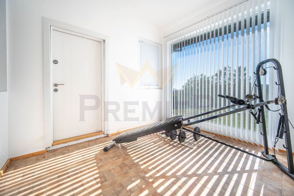 Самостоятелна едноетажна къща с двор в затворен комплекс с морска панорама до с. Кранево. - ИМОТИ ПРЕМИЕР - Агенция за недвижими имоти