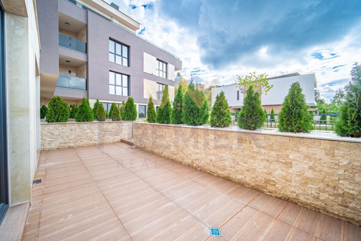 Четиристаен апартамент завършен до ключ с двоен гараж в района на Бриз - ИМОТИ ПРЕМИЕР - Агенция за недвижими имоти