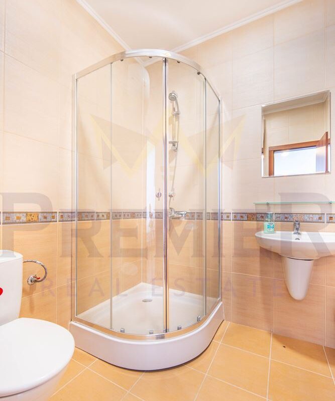 Самостоятелна едноетажна къща с двор в затворен комплекс с морска панорама до с. Кранево. - ИМОТИ ПРЕМИЕР - Агенция за недвижими имоти