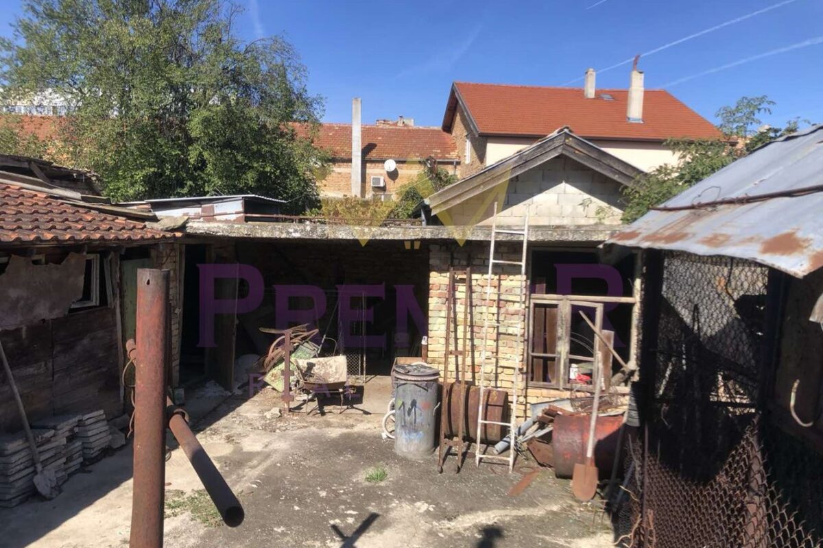 Двуетажна къща в гр. Вълчи дол, обл.Варна - ИМОТИ ПРЕМИЕР - Агенция за недвижими имоти