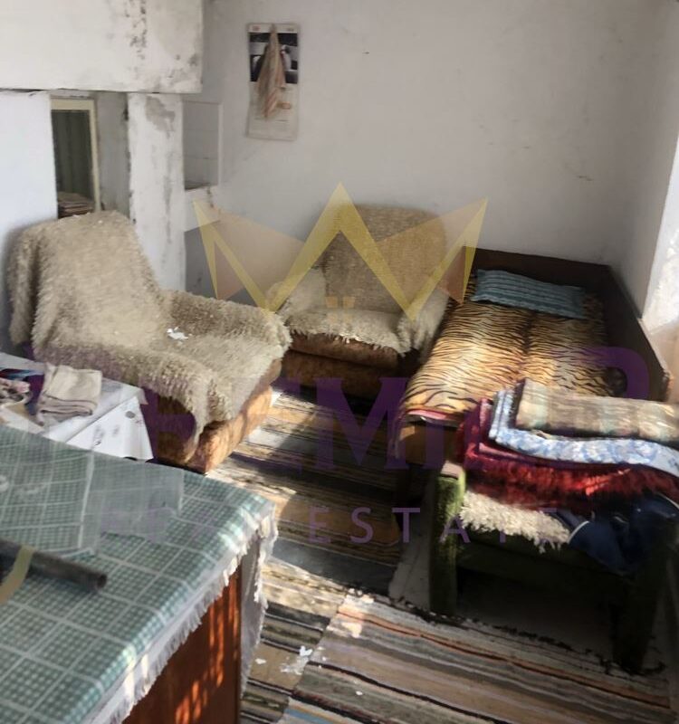 Двуетажна къща в гр. Вълчи дол, обл.Варна - ИМОТИ ПРЕМИЕР - Агенция за недвижими имоти