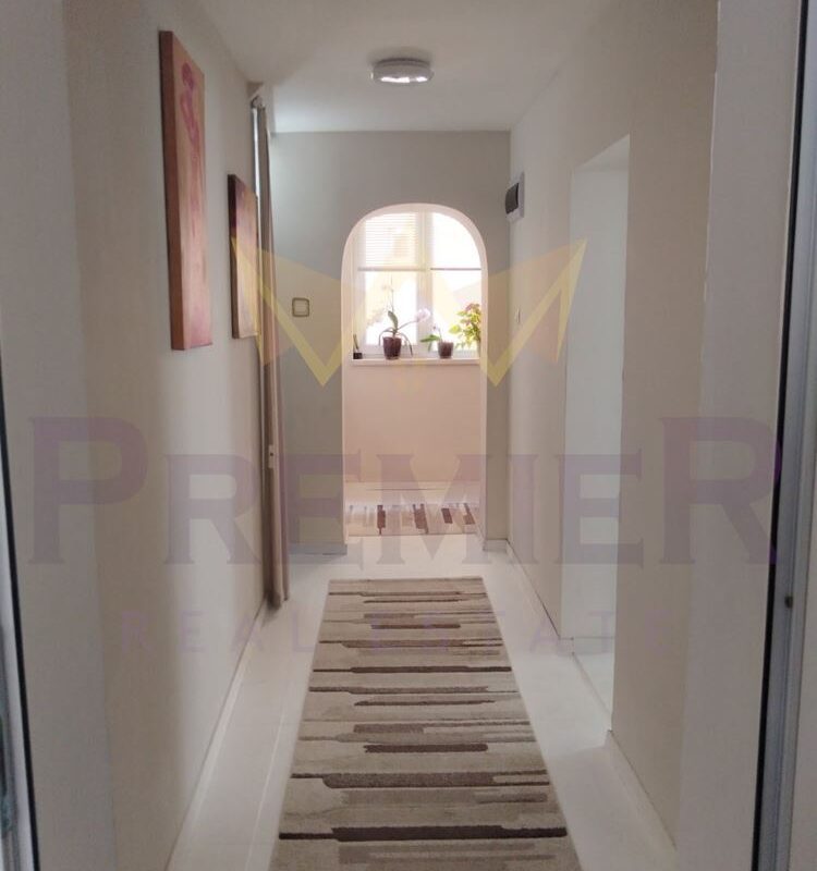 Етаж от къща със самостоятелен вход,кв.Ветрен - ИМОТИ ПРЕМИЕР - Агенция за недвижими имоти