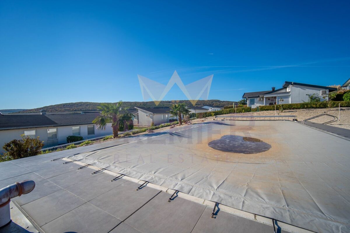 Самостоятелна едноетажна къща тип близнак с двор в затворен комплекс с морска панорама до с. Кранево - ИМОТИ ПРЕМИЕР - Агенция за недвижими имоти