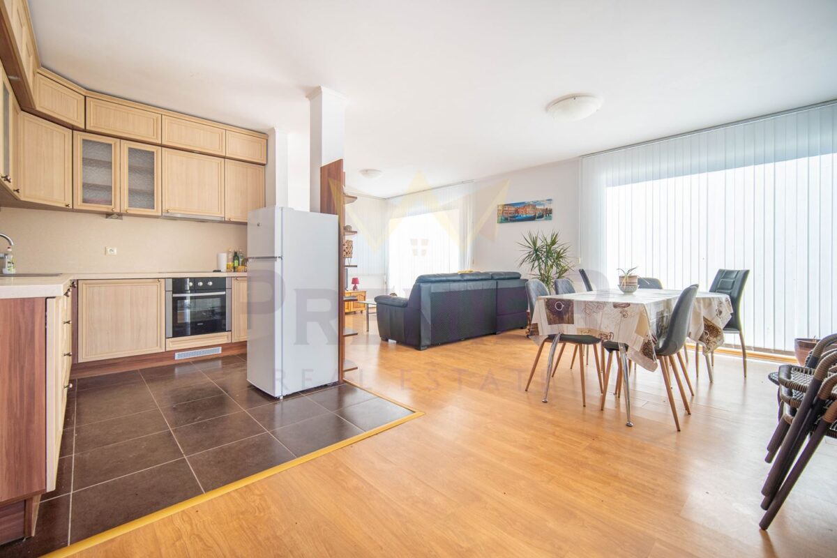 Самостоятелна едноетажна къща с двор в затворен комплекс с морска панорама до с. Кранево. - ИМОТИ ПРЕМИЕР - Агенция за недвижими имоти