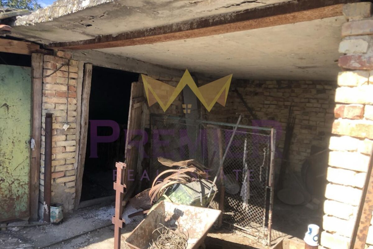 Двуетажна къща в гр. Вълчи дол, обл.Варна - ИМОТИ ПРЕМИЕР - Агенция за недвижими имоти