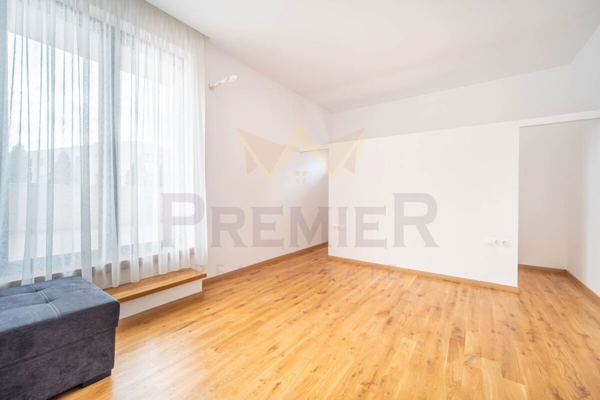 Четиристаен апартамент завършен до ключ с двоен гараж в района на Бриз - ИМОТИ ПРЕМИЕР - Агенция за недвижими имоти