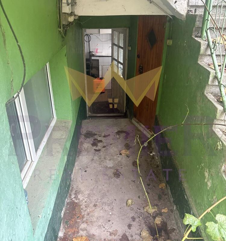 Двуетажна къща в гр. Вълчи дол, обл.Варна - ИМОТИ ПРЕМИЕР - Агенция за недвижими имоти