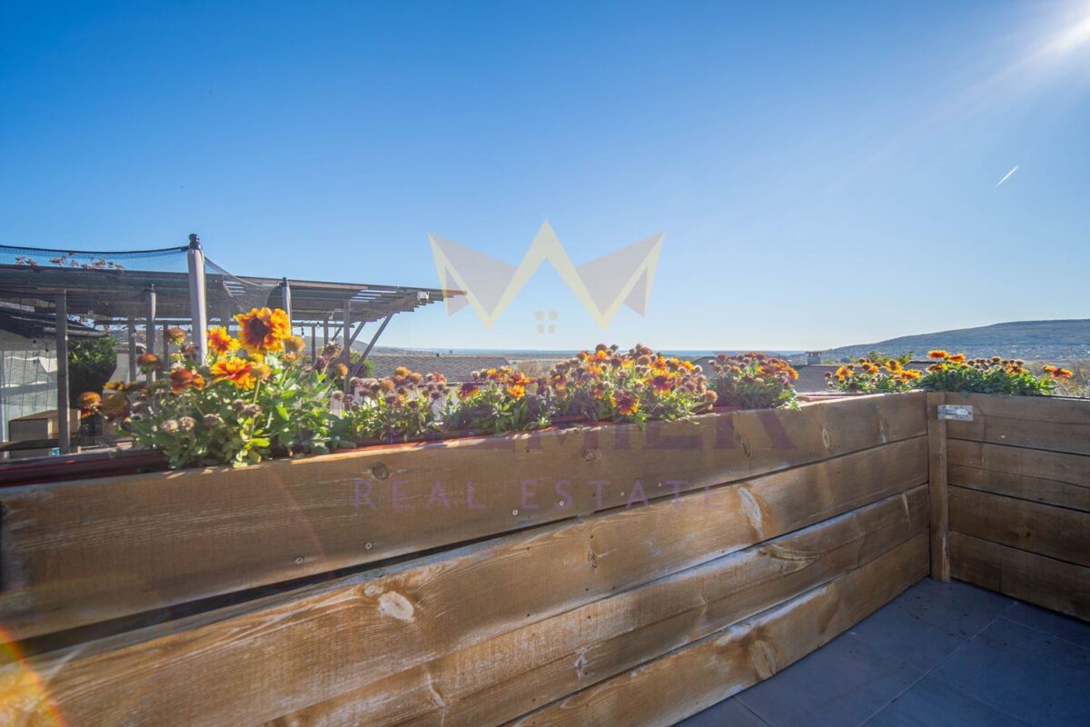 Самостоятелна едноетажна къща с двор в затворен комплекс с морска панорама до с. Кранево. - ИМОТИ ПРЕМИЕР - Агенция за недвижими имоти