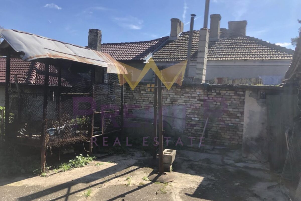 Двуетажна къща в гр. Вълчи дол, обл.Варна - ИМОТИ ПРЕМИЕР - Агенция за недвижими имоти