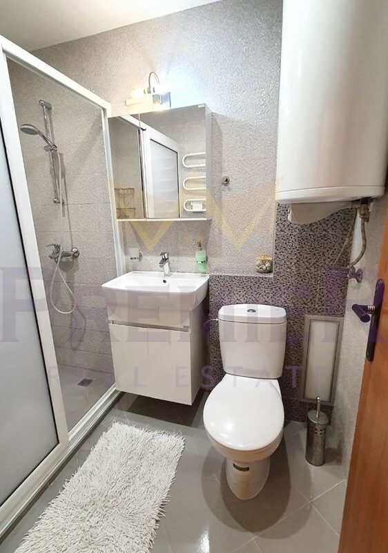 ЛУКСОЗНО ОБЗАВЕДЕН ТРИСТЕН АПАРТАМЕНТ В РАЙОНА НА НЕПТУН - ИМОТИ ПРЕМИЕР - Агенция за недвижими имоти