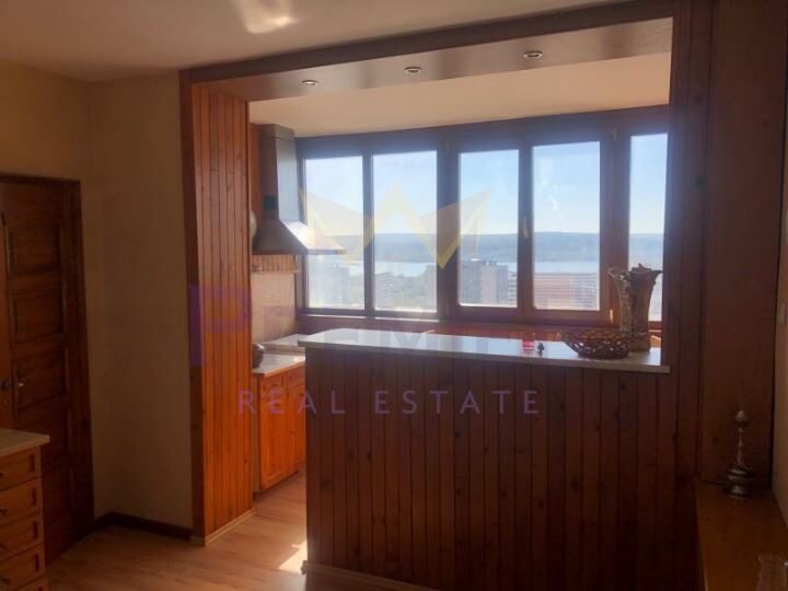 ПРОСТОРЕН ЧЕТИРИСТАЕН АПАРТАМЕНТ С НЕВЕРОЯТНА ГЛЕДКА - ИМОТИ ПРЕМИЕР - Агенция за недвижими имоти