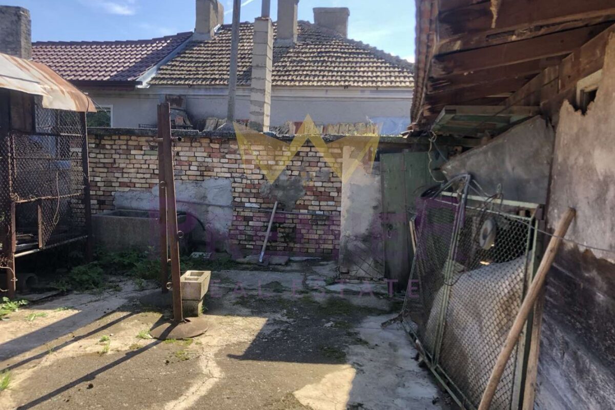 Двуетажна къща в гр. Вълчи дол, обл.Варна - ИМОТИ ПРЕМИЕР - Агенция за недвижими имоти