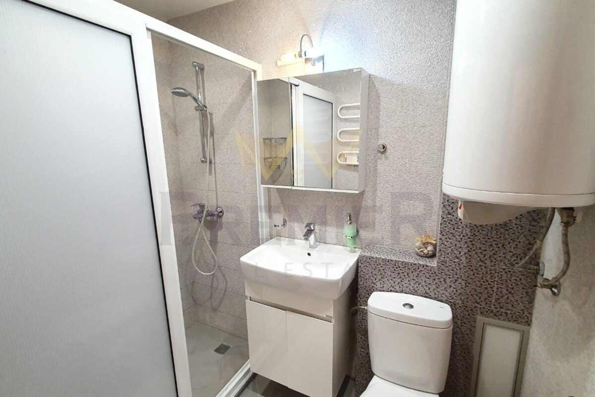 ЛУКСОЗНО ОБЗАВЕДЕН ТРИСТЕН АПАРТАМЕНТ В РАЙОНА НА НЕПТУН - ИМОТИ ПРЕМИЕР - Агенция за недвижими имоти