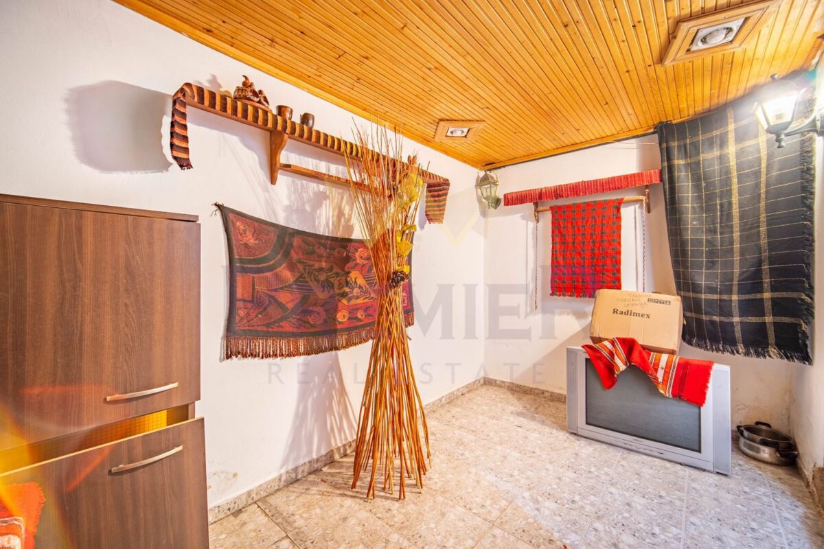 Инвестиционен имот до Общината, гр. Варна - ИМОТИ ПРЕМИЕР - Агенция за недвижими имоти