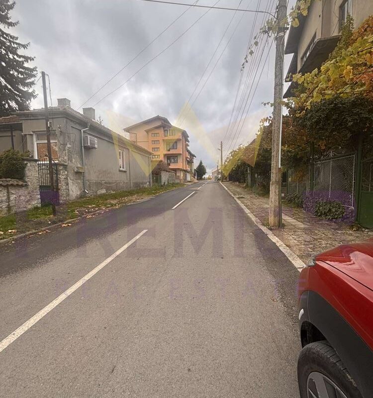 Двуетажна къща в гр. Вълчи дол, обл.Варна - ИМОТИ ПРЕМИЕР - Агенция за недвижими имоти