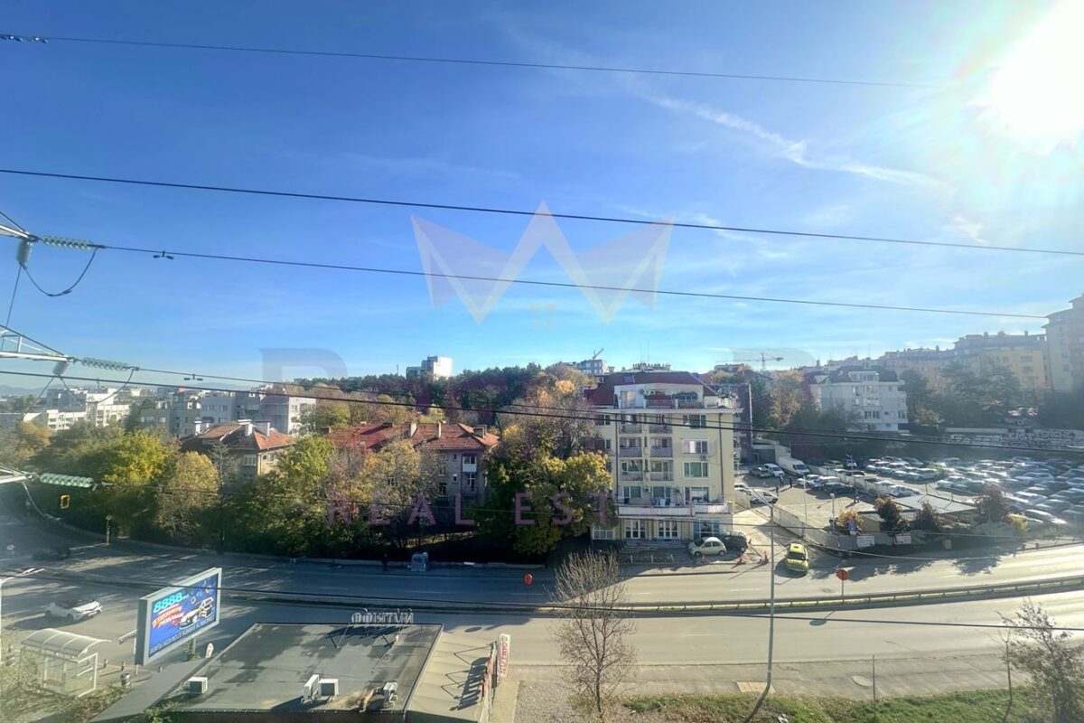 Тристаен апартамент в кв.Витоша - ИМОТИ ПРЕМИЕР - Агенция за недвижими имоти