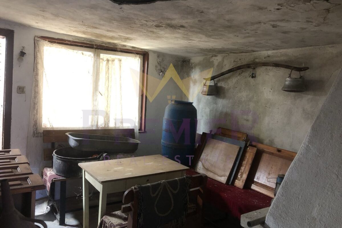 Двуетажна къща в гр. Вълчи дол, обл.Варна - ИМОТИ ПРЕМИЕР - Агенция за недвижими имоти