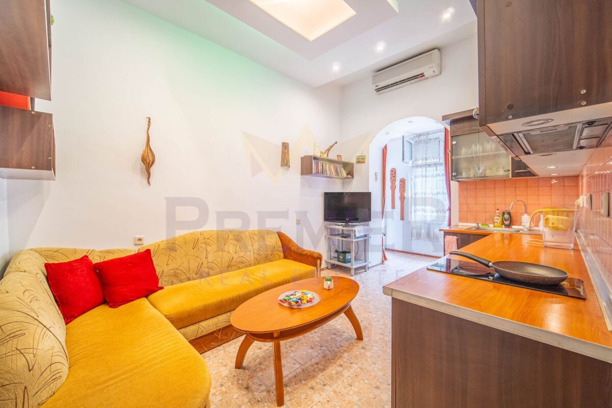 Инвестиционен имот до Общината, гр. Варна - ИМОТИ ПРЕМИЕР - Агенция за недвижими имоти